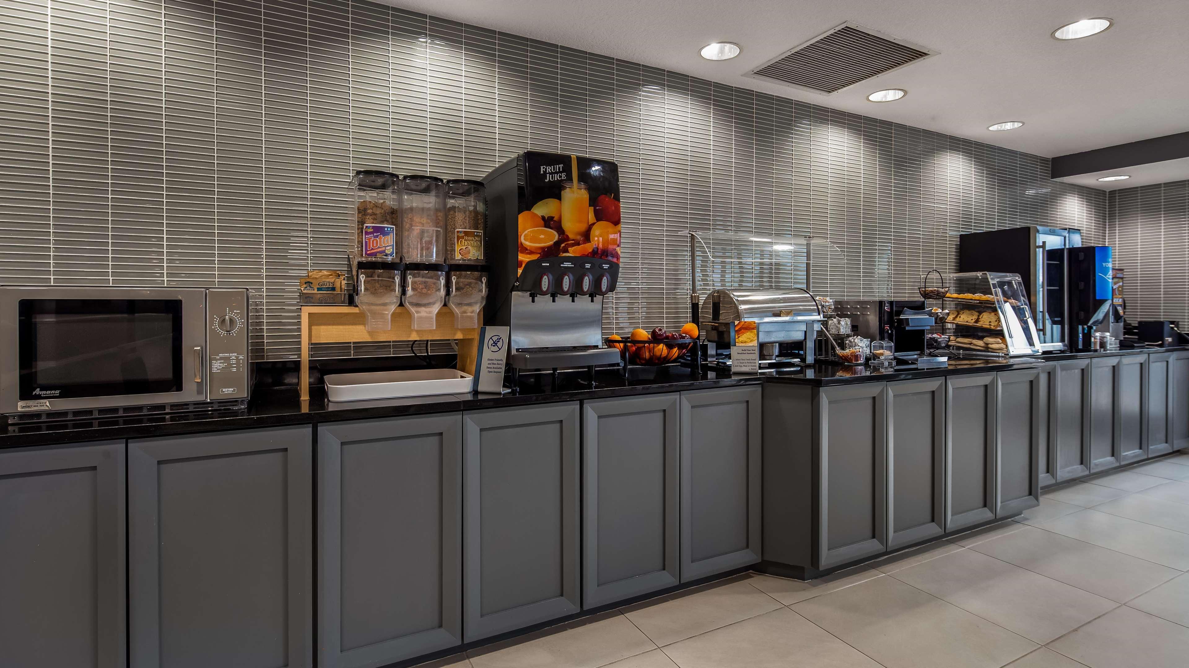 Best Western Plus New Caney Inn & Suites Exteriör bild