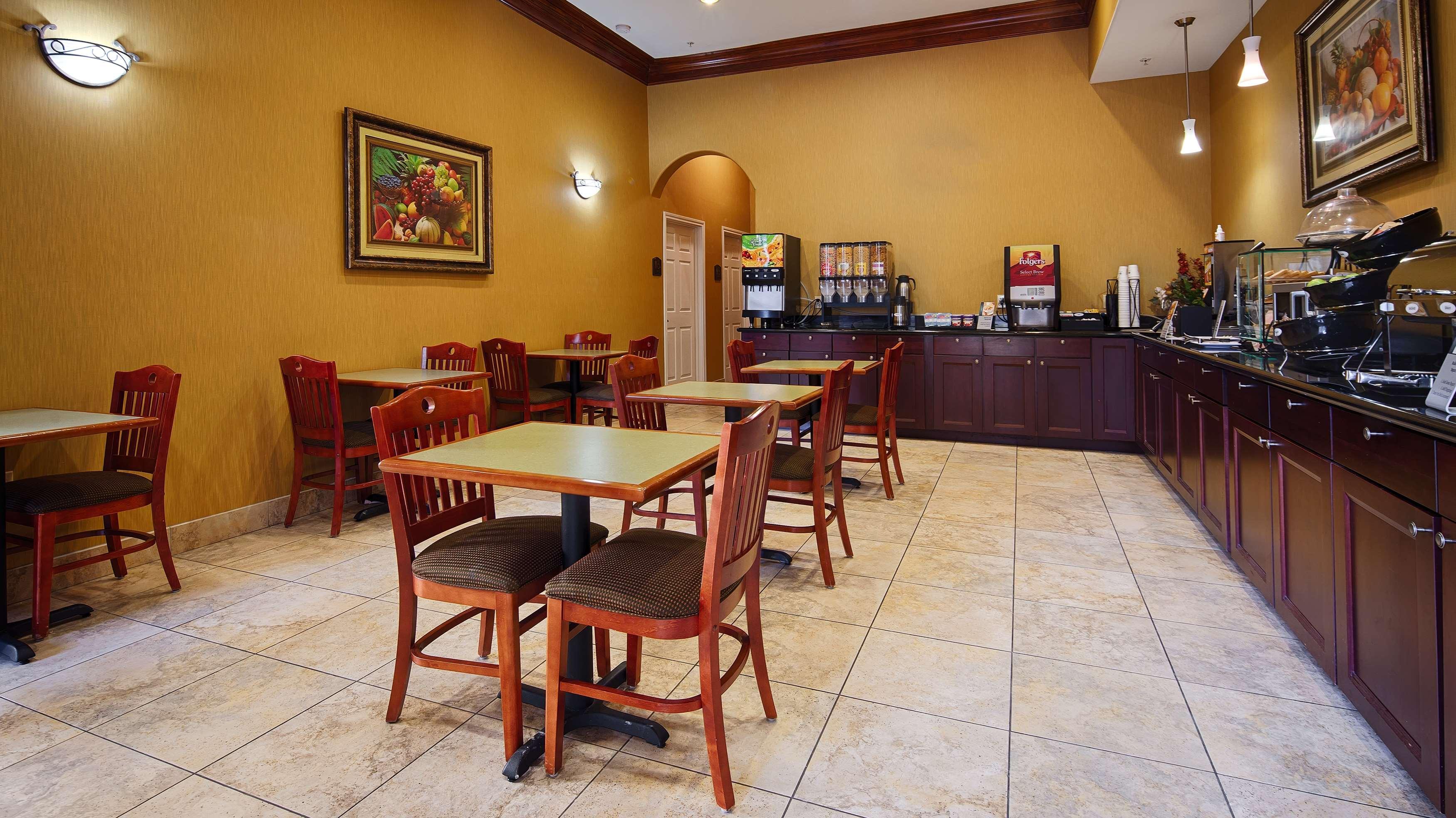 Best Western Plus New Caney Inn & Suites Exteriör bild