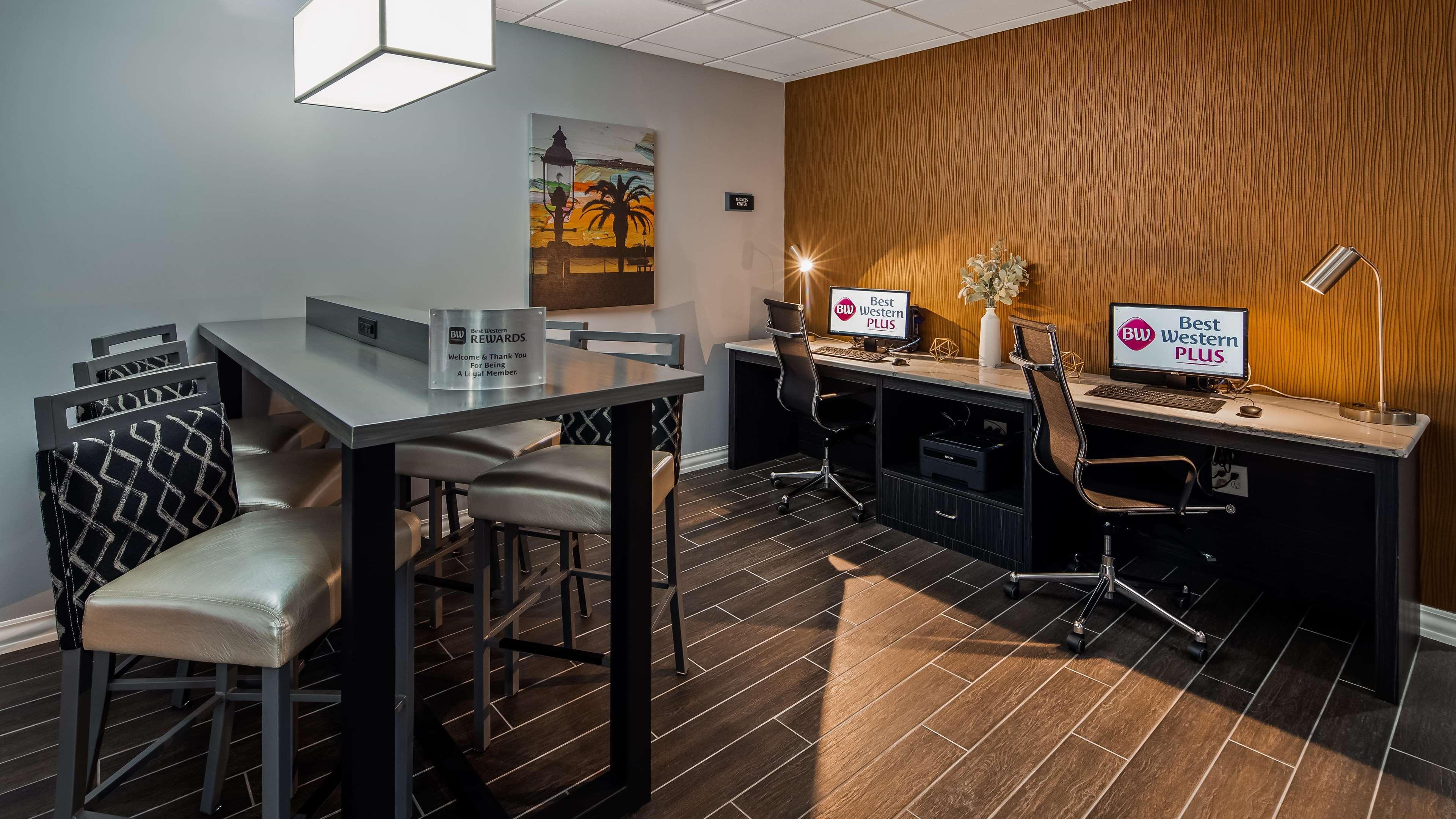 Best Western Plus New Caney Inn & Suites Exteriör bild