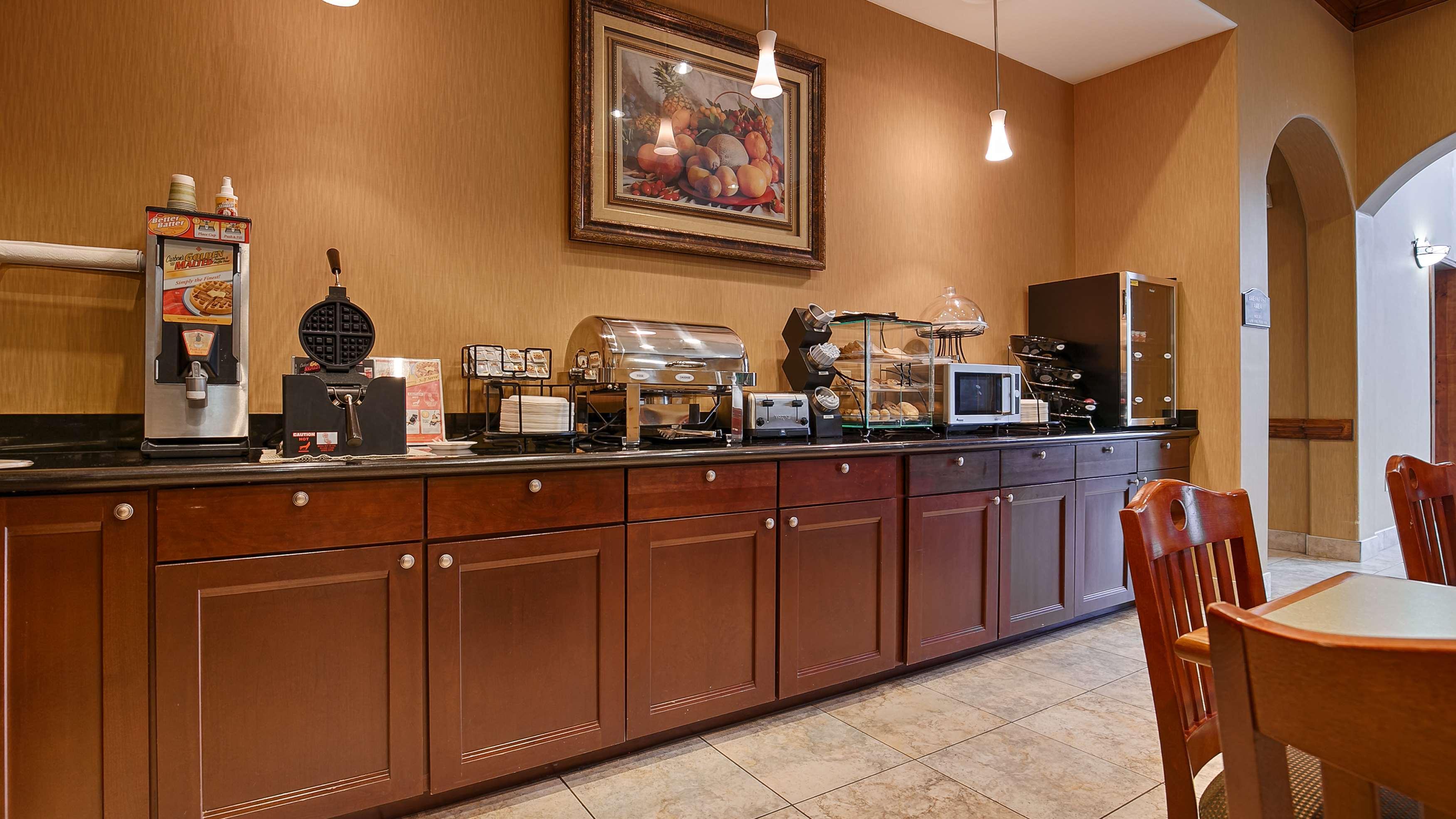 Best Western Plus New Caney Inn & Suites Exteriör bild