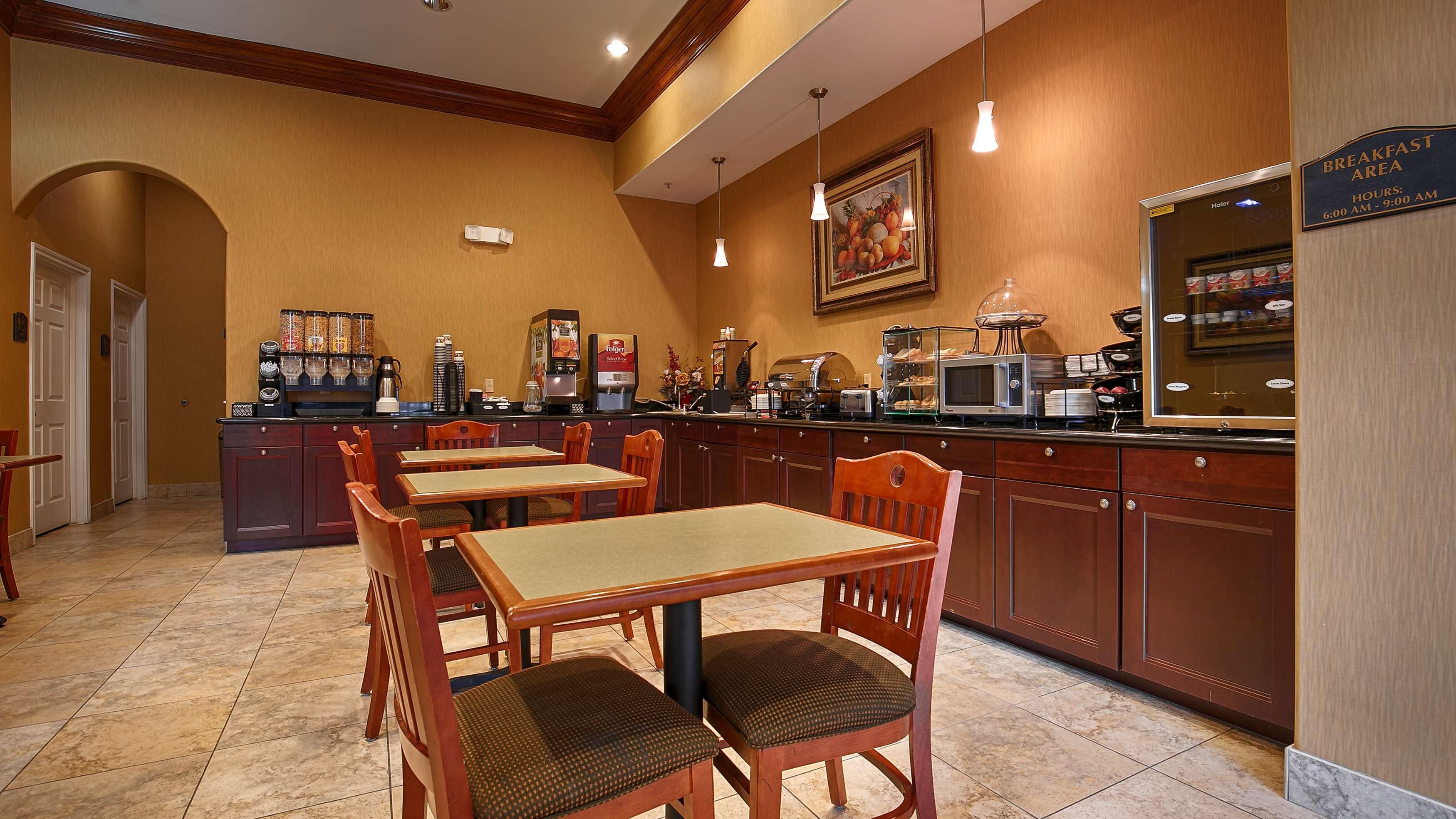Best Western Plus New Caney Inn & Suites Exteriör bild