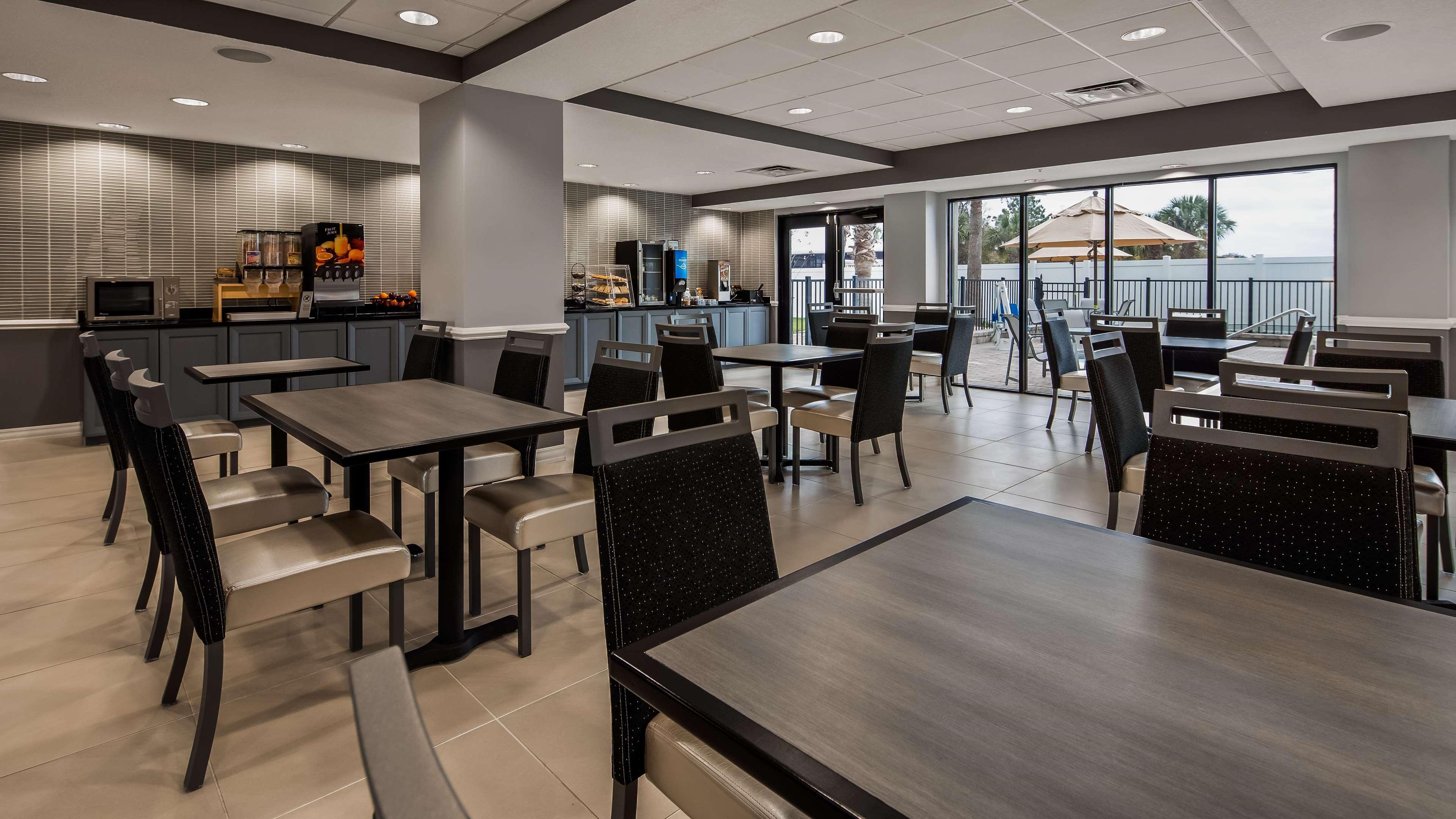 Best Western Plus New Caney Inn & Suites Exteriör bild